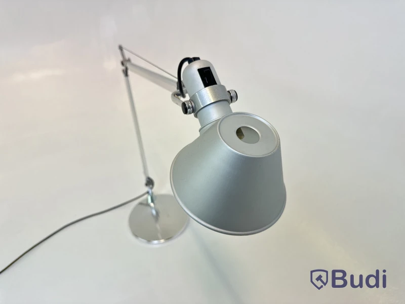 Skrivbordslampa Artemide, Tolomeo