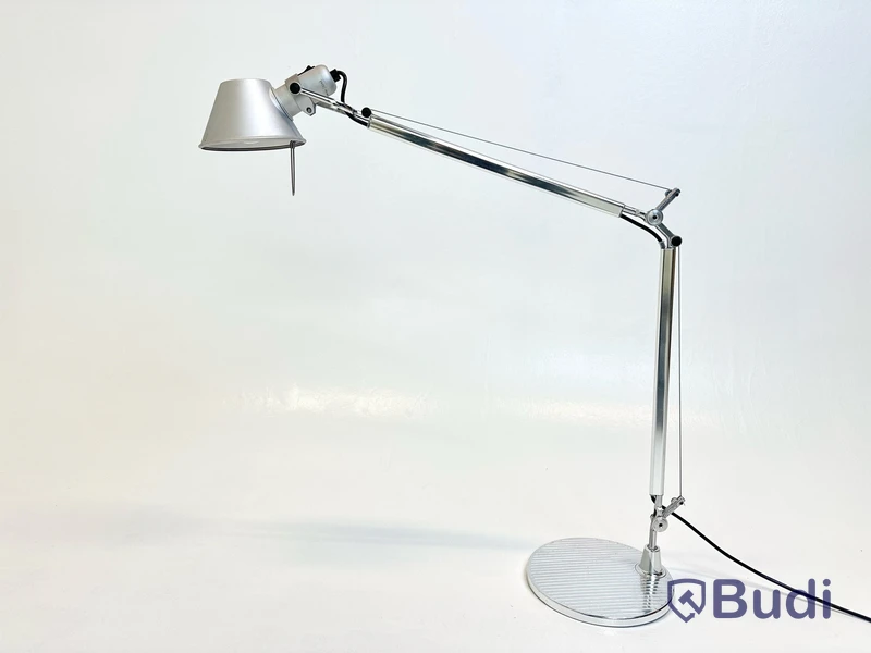 Skrivbordslampa Artemide, Tolomeo