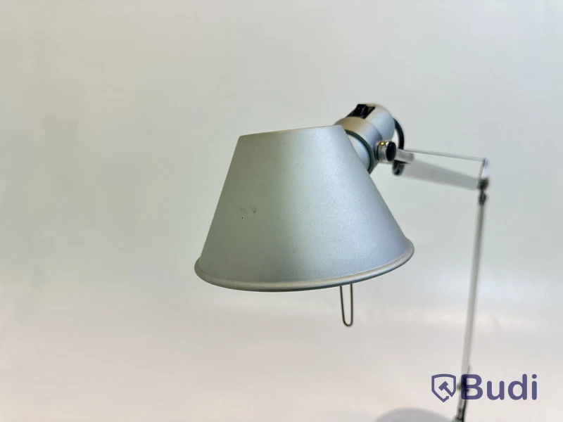 Skrivbordslampa Artemide, Tolomeo