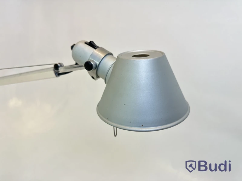 Skrivbordslampa Artemide, Tolomeo