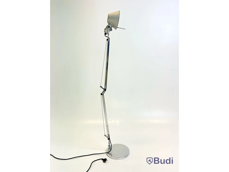 Skrivbordslampa Artemide, Tolomeo