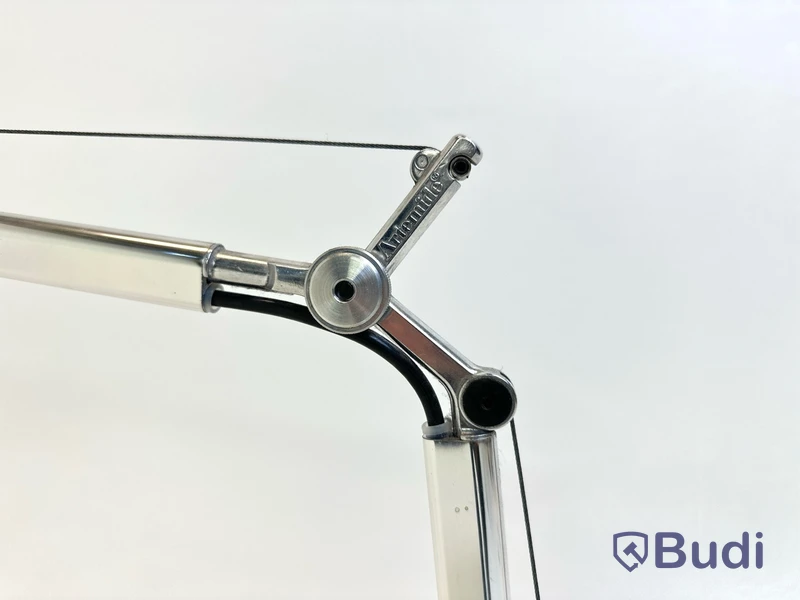 Skrivbordslampa Artemide, Tolomeo