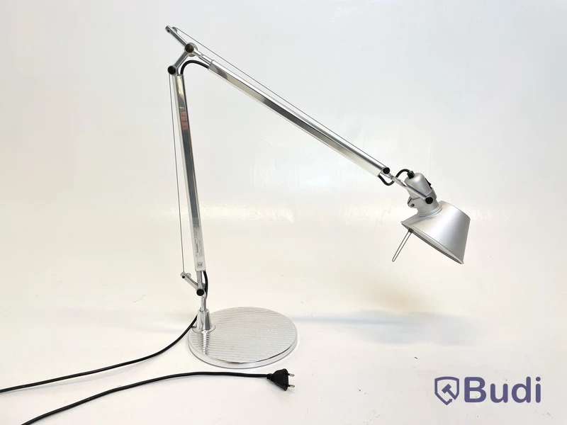 Skrivbordslampa Artemide, Tolomeo