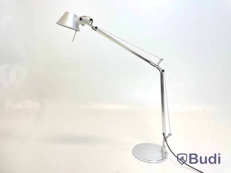 Skrivbordslampa Artemide, Tolomeo