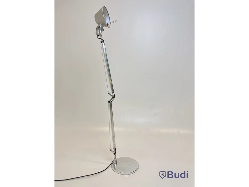 Skrivbordslampa Artemide, Tolomeo