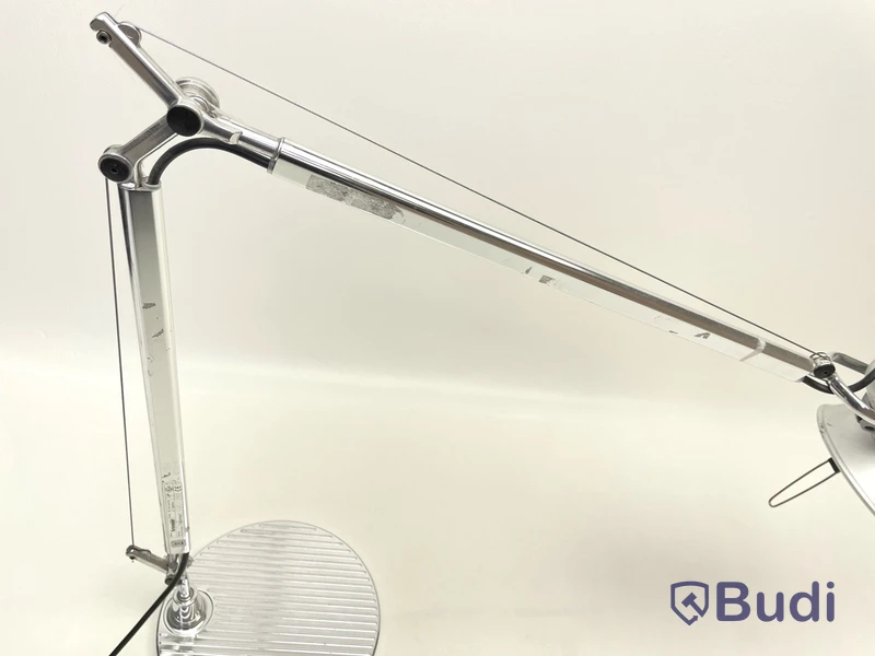 Skrivbordslampa Artemide, Tolomeo