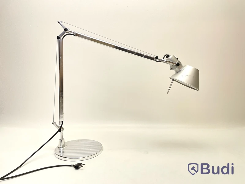 Skrivbordslampa Artemide, Tolomeo