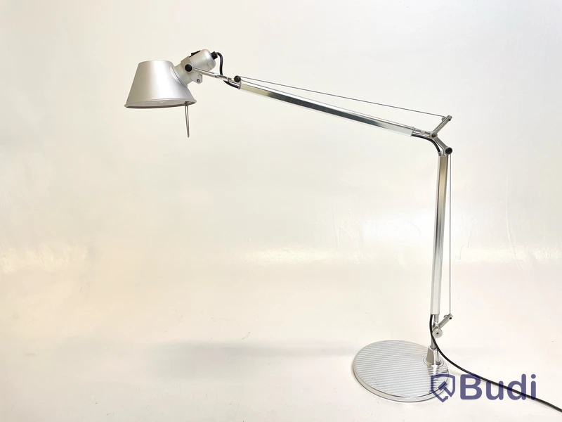 Skrivbordslampa Artemide, Tolomeo