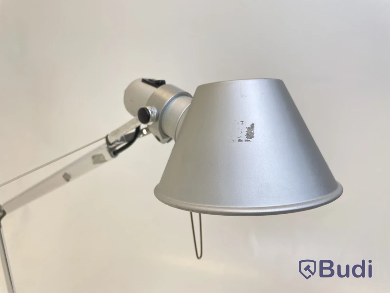 Skrivbordslampa Artemide, Tolomeo