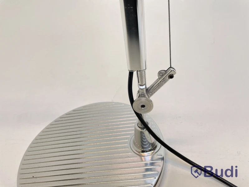 Skrivbordslampa Artemide, Tolomeo