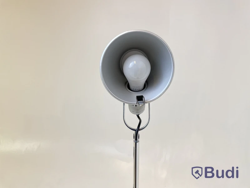 Skrivbordslampa Artemide, Tolomeo