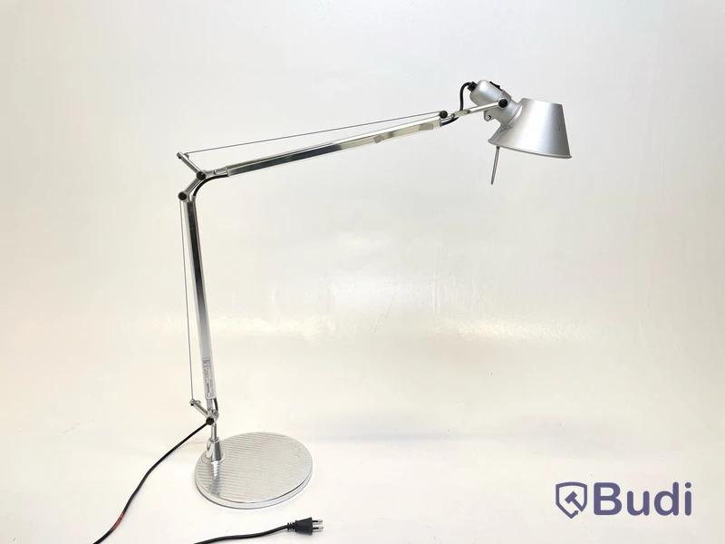 Skrivbordslampa Artemide, Tolomeo
