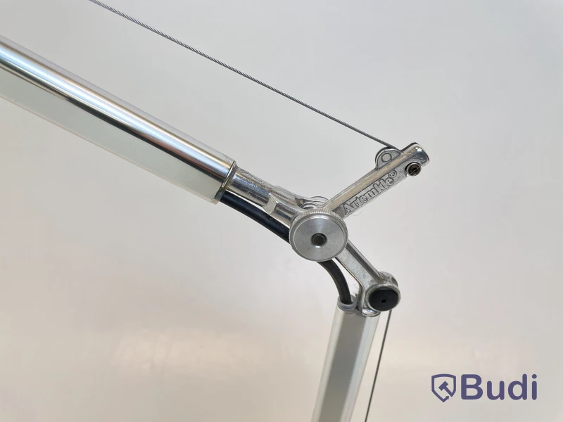 Skrivbordslampa Artemide, Tolomeo
