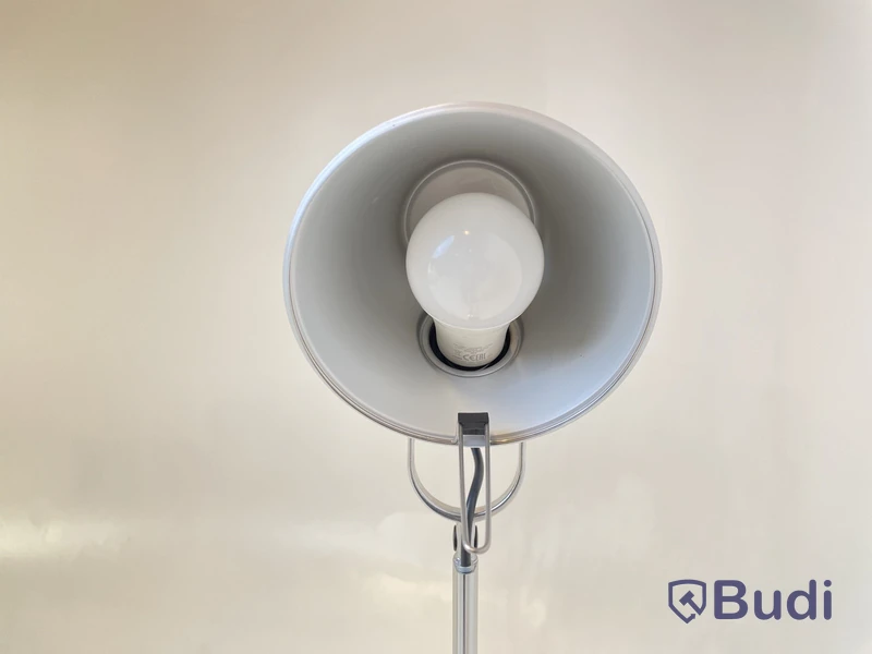 Skrivbordslampa Artemide, Tolomeo