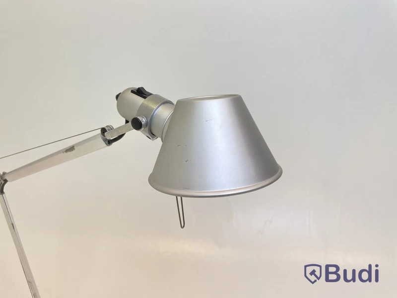 Skrivbordslampa Artemide, Tolomeo