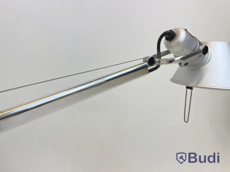 Skrivbordslampa Artemide, Tolomeo