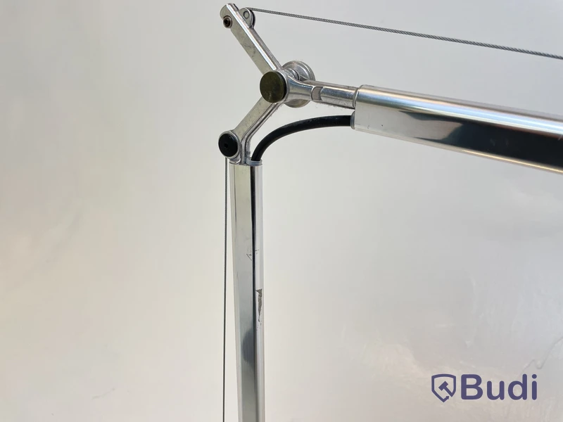 Skrivbordslampa Artemide, Tolomeo