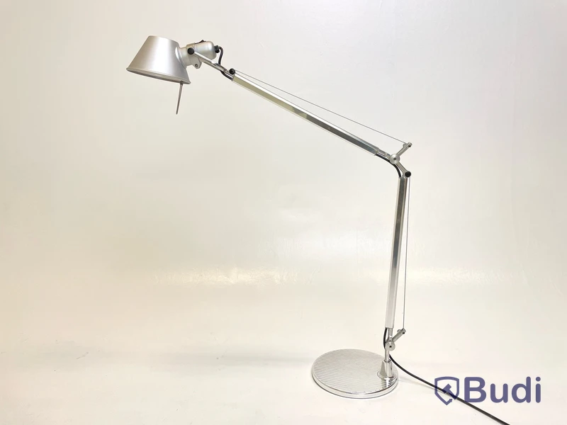Skrivbordslampa Artemide, Tolomeo