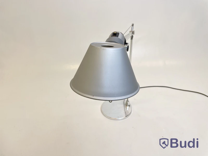 Skrivbordslampa Artemide, Tolomeo