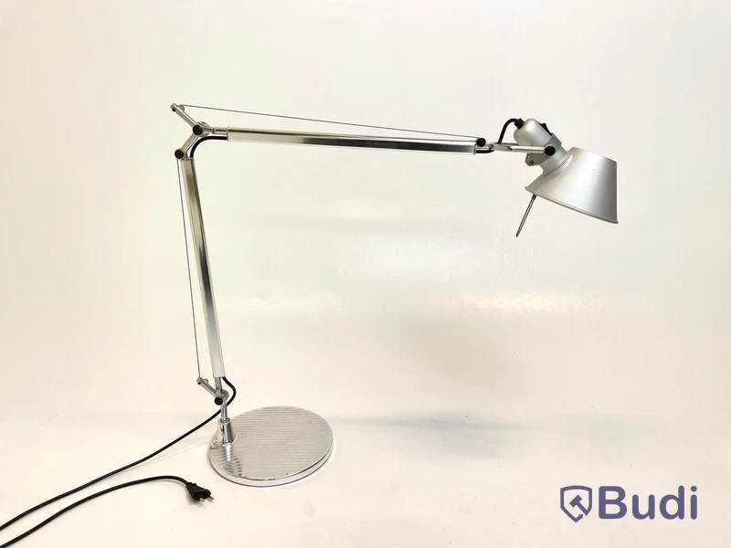 Skrivbordslampa Artemide, Tolomeo