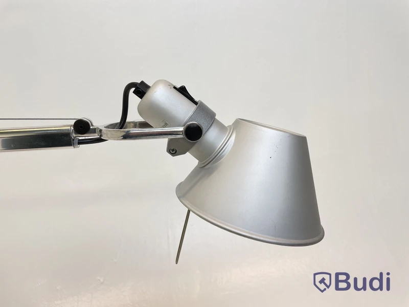 Skrivbordslampa Artemide, Tolomeo