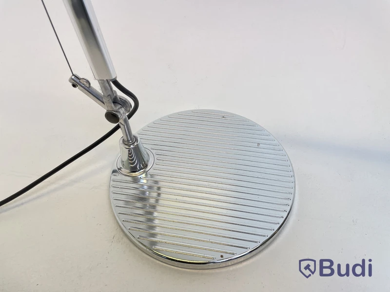 Skrivbordslampa Artemide, Tolomeo