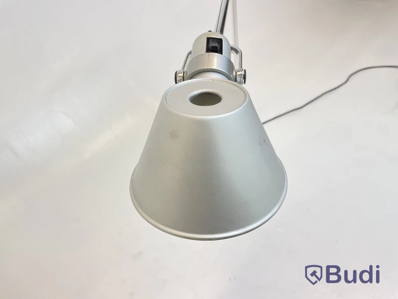 Skrivbordslampa Artemide, Tolomeo