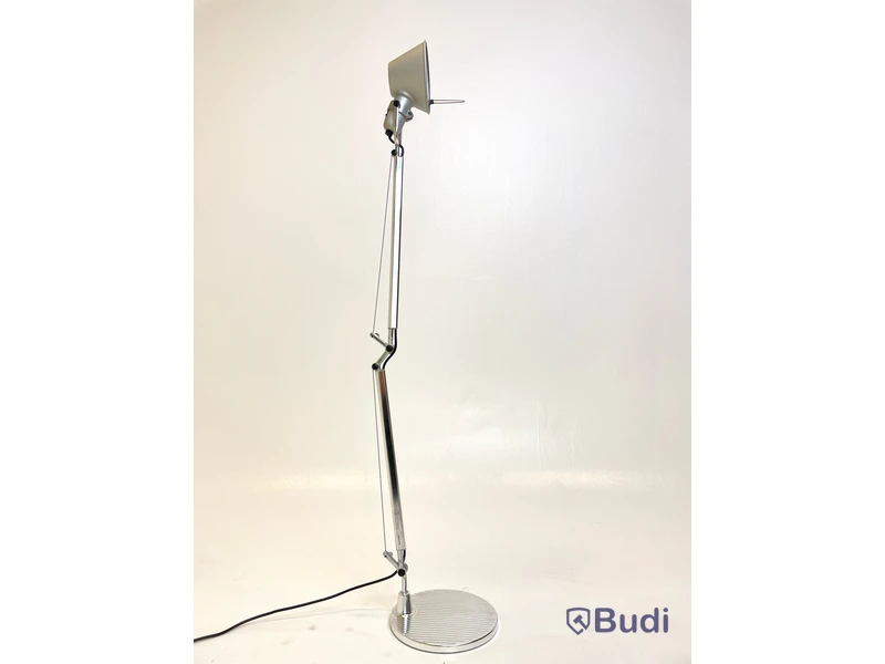 Skrivbordslampa Artemide, Tolomeo