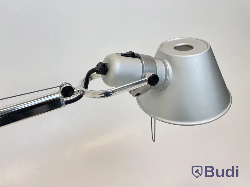 Skrivbordslampa Artemide, Tolomeo