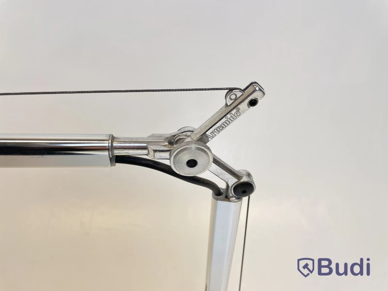 Skrivbordslampa Artemide, Tolomeo