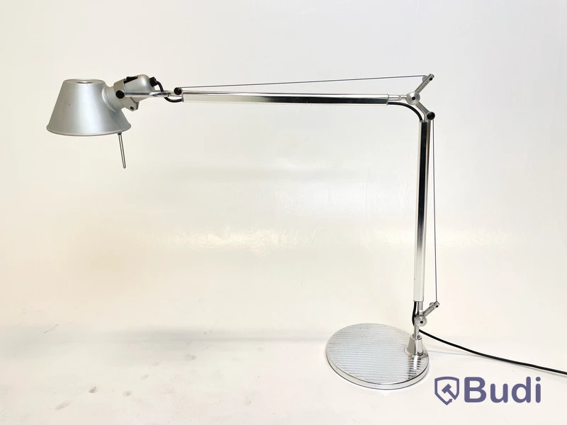 Skrivbordslampa Artemide, Tolomeo