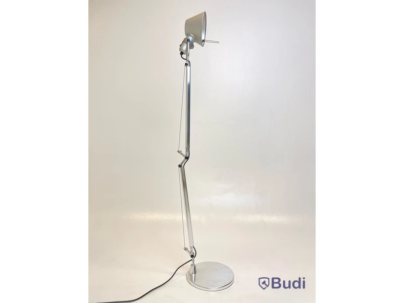Skrivbordslampa Artemide, Tolomeo