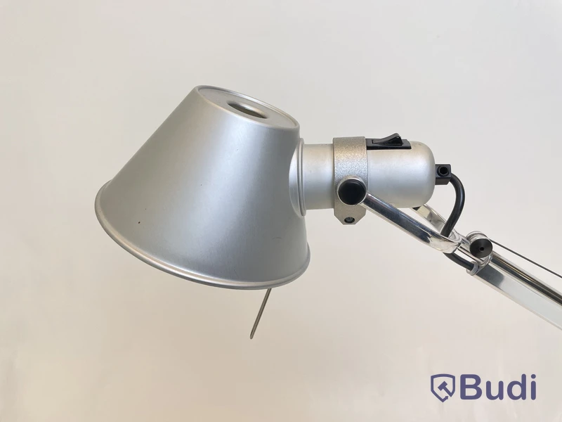Skrivbordslampa Artemide, Tolomeo