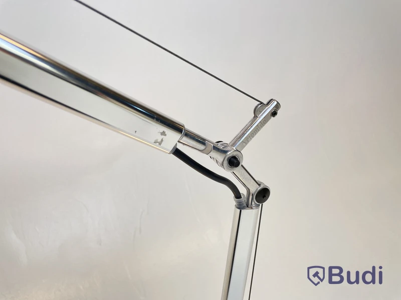 Skrivbordslampa Artemide, Tolomeo