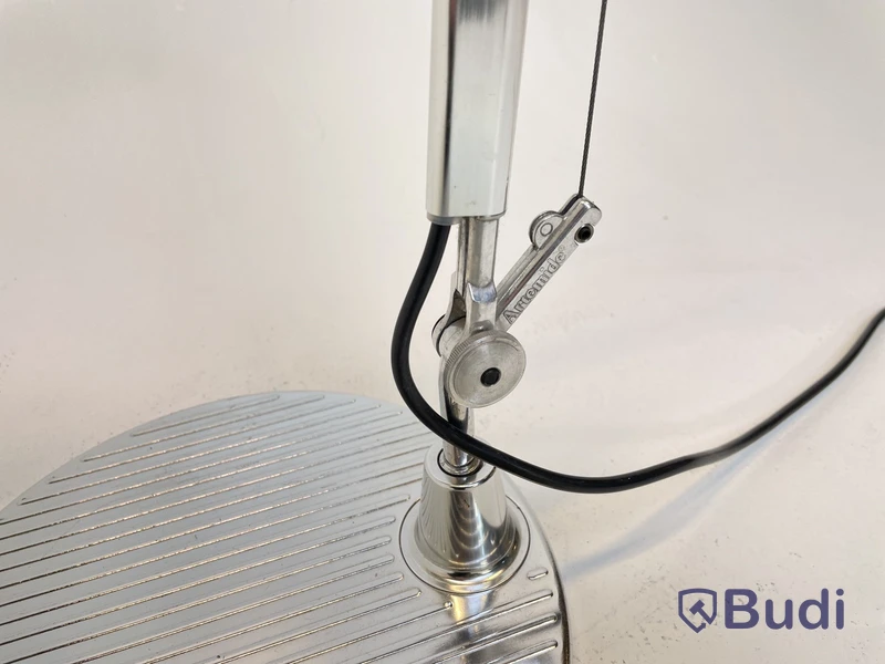 Skrivbordslampa Artemide, Tolomeo