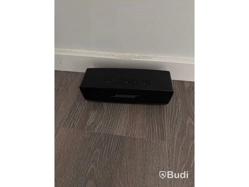 Massagebänkar, stol & Bose högtalare.