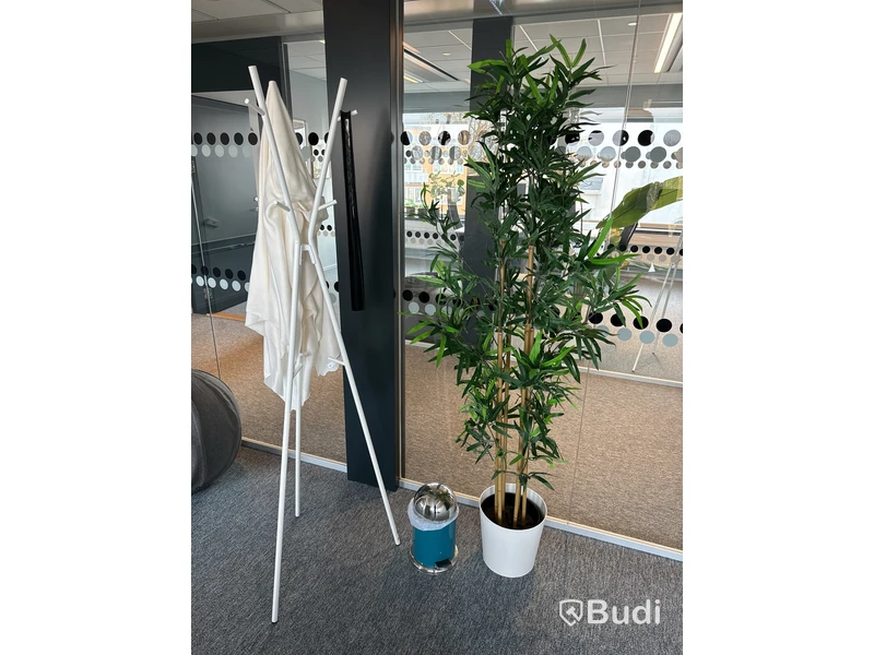 Tamburmajor och plastblomma