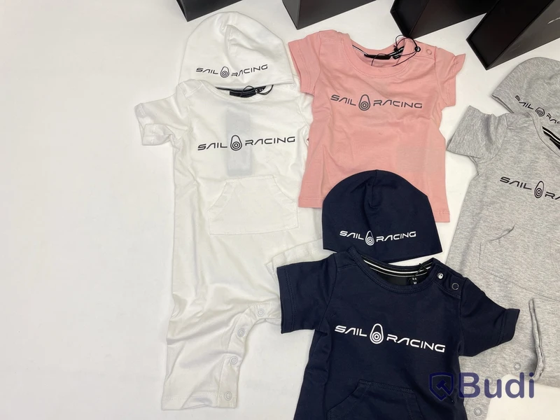Paket med barnkläder av märket Sail Racing, stl. 0-6 mån