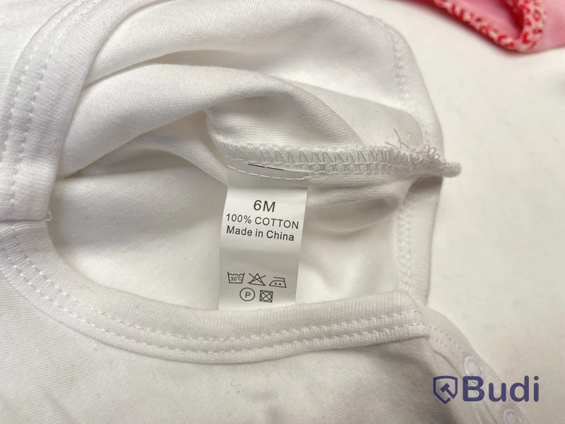 Paket med barnklader av Ellesse, Juicy Couture mm, 0-6 mån