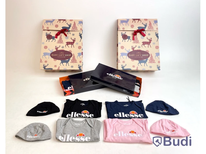 Paket med barnkläder i stl. 6-9 m av märket Ellesse