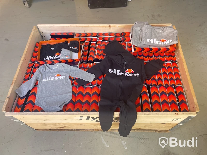 Parti med barnkläder Ellesse, stl. 0-6 år blandade modeller