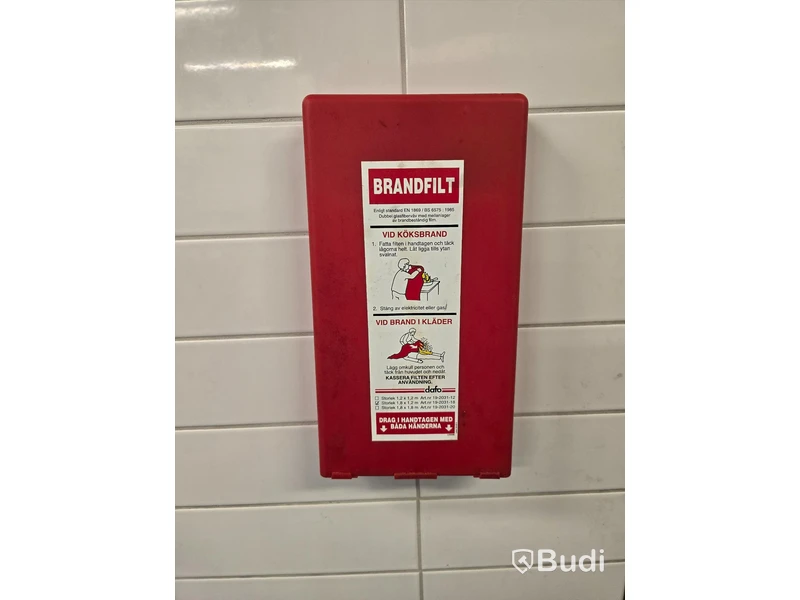 Div. brandsläckare, brandfilt och första förband.