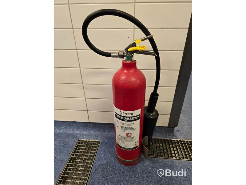 Div. brandsläckare, brandfilt och första förband.