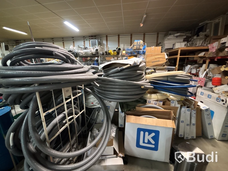 Stort parti med kopplingar, rör & övrig VVS-utrustning