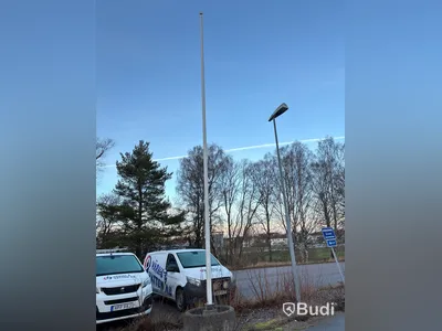 2 st flaggstänger med fot