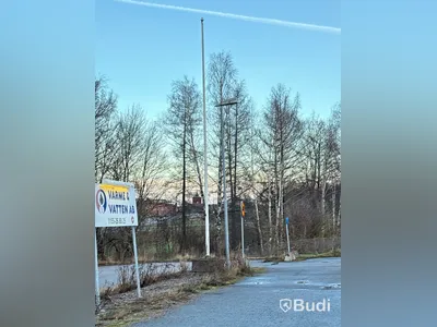 2 st flaggstänger med fot