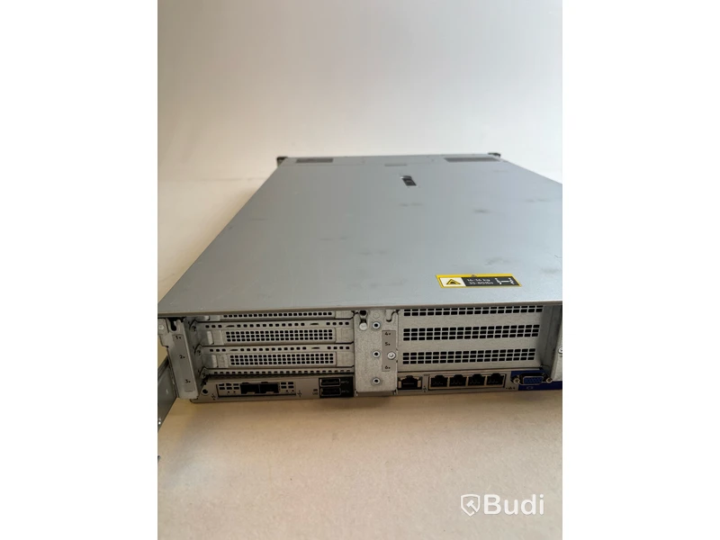 Server HPE ProLiant DL380 Gen10. Obs! Inga hårddiskar