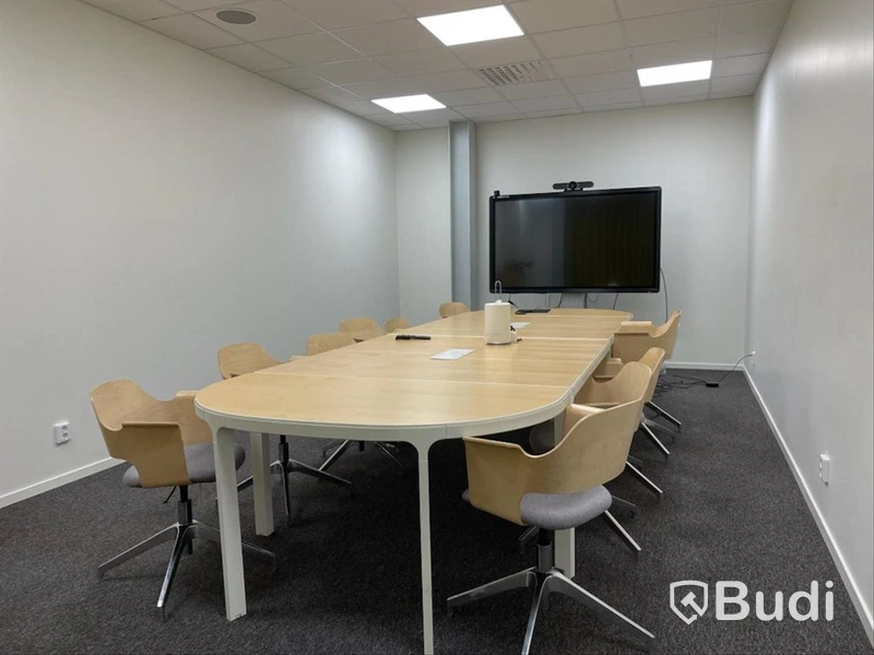 Konferensbord med stolpar