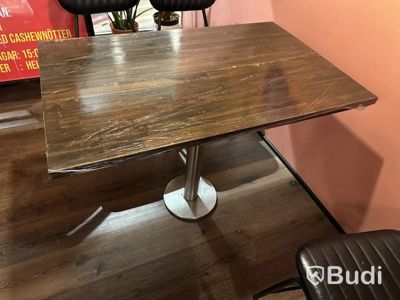 4 st Bord 4 sits monterade i golv  mått B 64 D 100 H 75 cm.