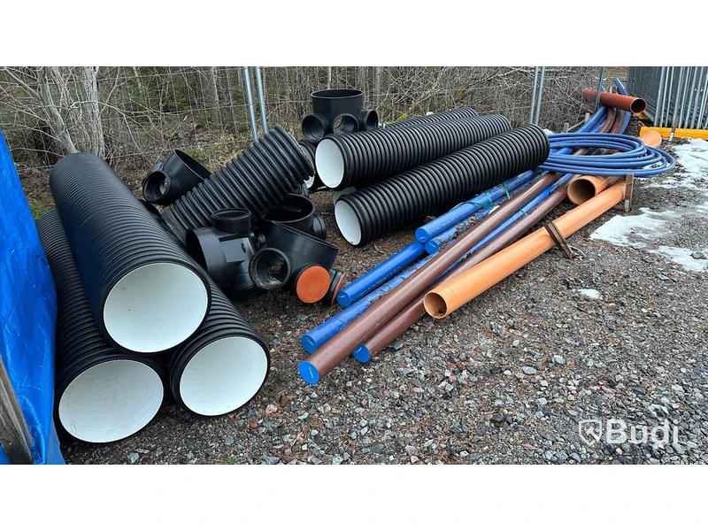 PE rör blå brun samt DFN 400 TB Brunnar m.m.